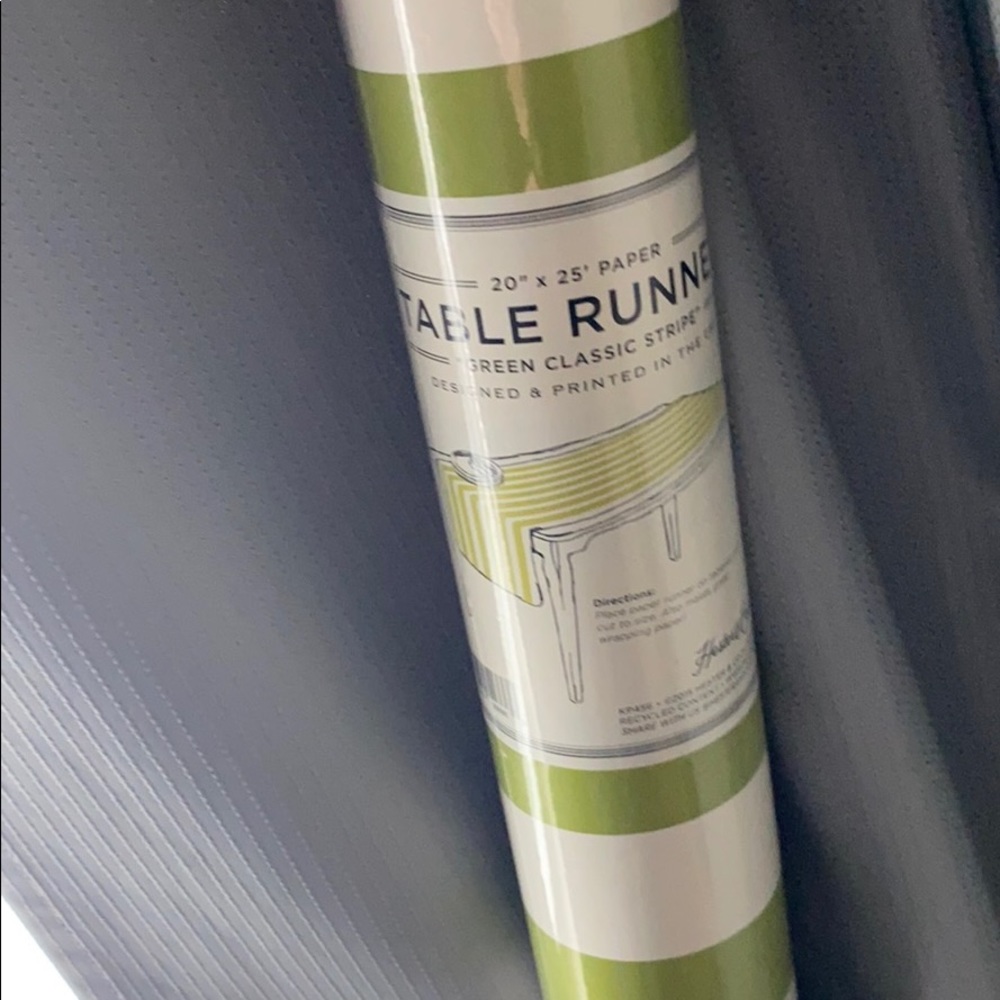 LAST ROLL: HESTER & COOK Table Runner-Paper. Lime Green and white. - Picture 5 of 7